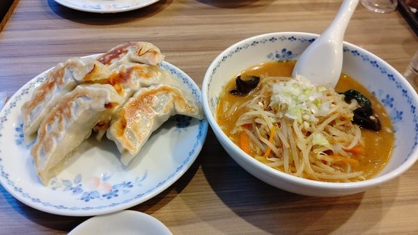 「味噌ラーメンミニ+ジャンボ餃子5個」@開楽の写真