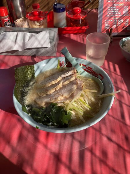 「ネギチャーシューメン＆焼き餃子＆ミニライス　1430円」@新ラーメンショップ 狭山本部の写真