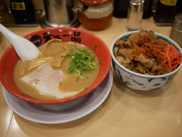 「牛丼定食 麺硬め」@天下一品 神田店の写真