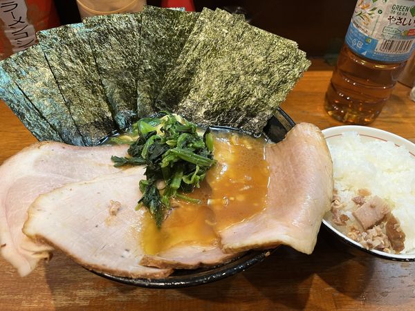 「チャーシューメンアブラオオメ　のり　ライス」@末廣家の写真
