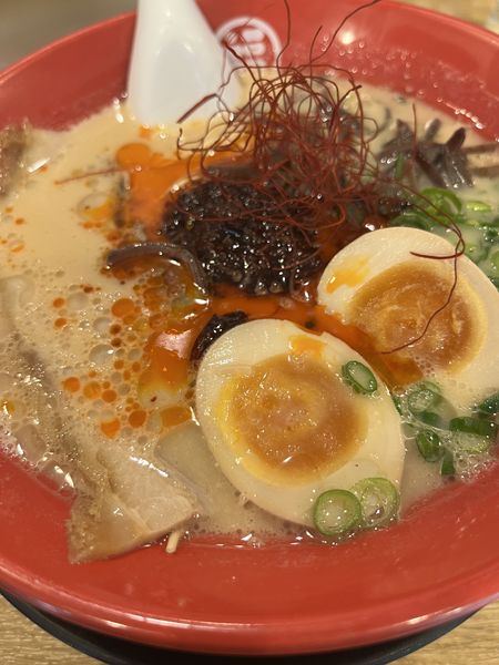 「辛豚骨＋玉子トッピング」@豚骨ラーメン 福の軒の写真