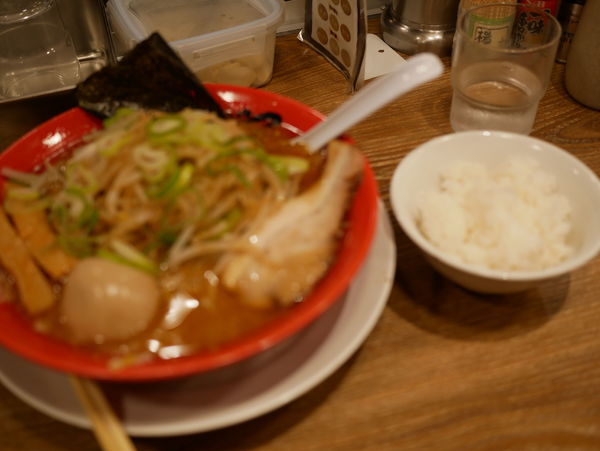 「味噌ばんから 麺硬め＋こってり＋ライス＋サービス味玉」@旭川味噌ラーメン ばんから 上野店の写真