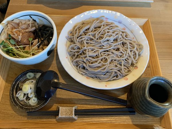 「梅納豆せいろ 1100円」@そばと酒 柏木町 三貞の写真
