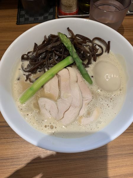 「濃厚洞窟ラーメンキクラゲトッピング」@鶏白湯 洞窟の写真