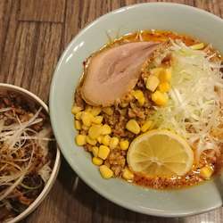 火山ラーメン(辛さ普通)+チャーシュー丼