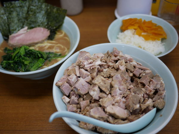 「ラーメン 並 麺バリカタ＋味濃いめ＋サービス切り落としチャー」@横浜ラーメン 武蔵家 北千住店の写真
