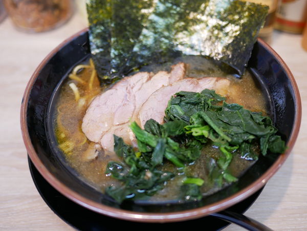 「朝ラーメン 麺硬め＋味濃いめ＋油多め」@ラーメン桜道の写真
