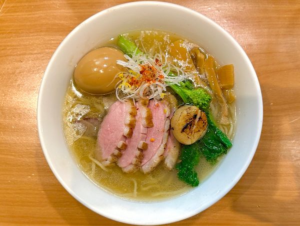 「★＜水曜日特別営業＞帆立と鴨の塩らーめん🍜¥1,400」@麺処 ほん田 東十条店の写真