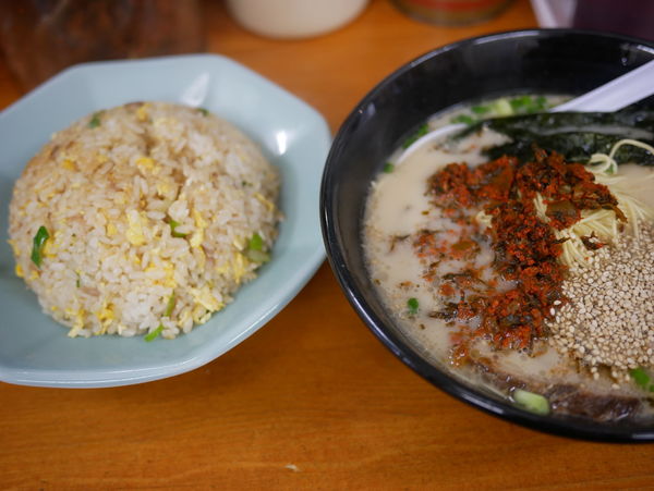 「チャーハンラーメンセット 粉落とし」@博多ラーメン 長浜や 日暮里店の写真