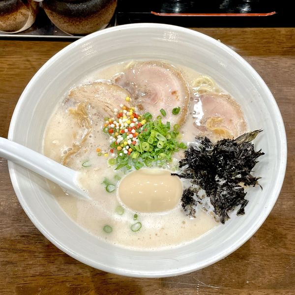 「特製とんこつ白 ￥1050」@自家製多加水極太麺 ISAMIの写真