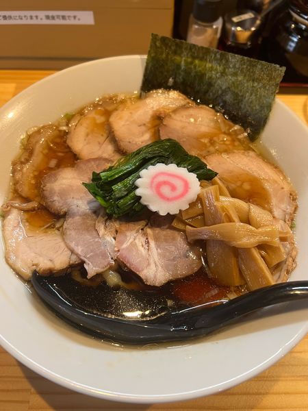 「中華蕎麦醤油　手揉み麺　肉マシ」@麺道 六善の写真