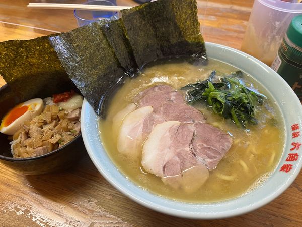 「中盛チャーシューメン ¥1,000  まかない丼 ¥250」@六角家 本店の写真