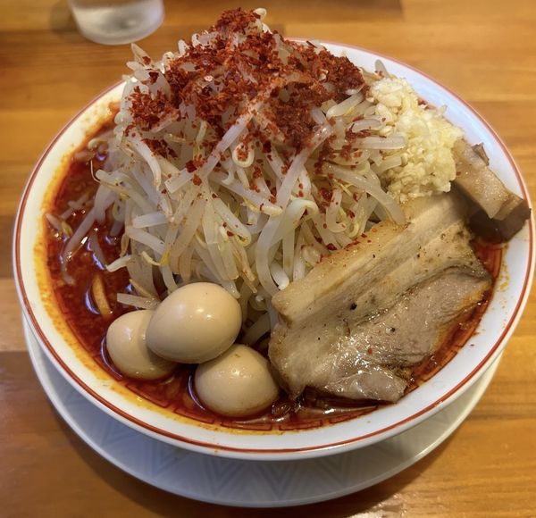 「【辛】マンモスラーメンもやしうずらにんにく」@泪橋 溝の口店の写真