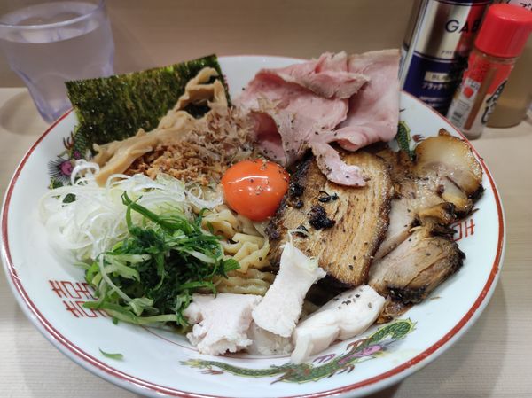 「チャーシュー地鶏と濃い玉のまぜそば」@手揉み中華そば 中村の写真