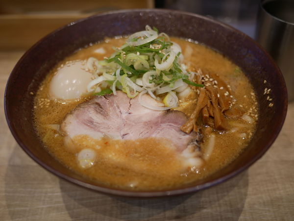 「赤味噌ラーメン＋サービス味玉」@九段下 中路の写真