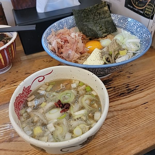 「花かつおとバターのかまたま 特製 豚バラなんこつごはん」@中華そば専門 とんちぼの写真