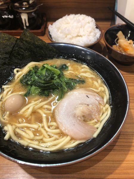 「ラーメン」@横浜家系ラーメン 壱角家 新宿5丁目店の写真