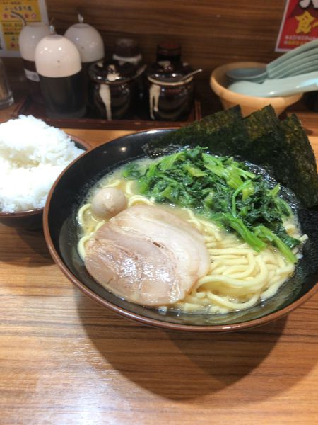 「ラーメン」@横浜家系ラーメン 壱角家 新宿5丁目店の写真