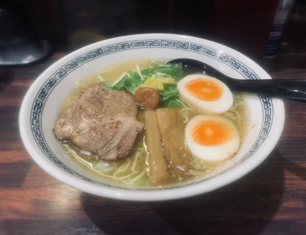 「梅しおらーめん（￥800）＋味玉（￥100）」@中華そば 新の写真