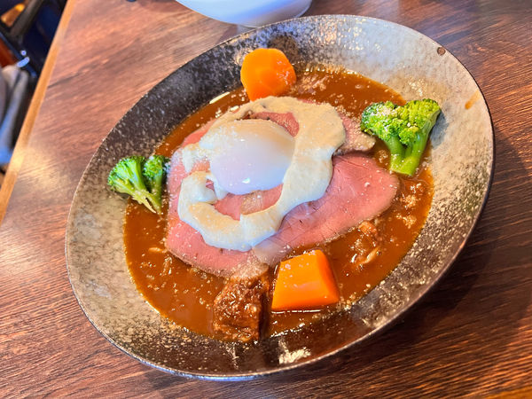「【肉の日限定】ローストビーフシチューのまぜそば」@麺屋 真心の写真
