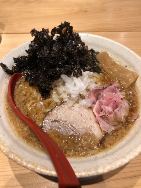 「背脂醤油ラーメン」@焼きあご塩らー麺  たかはし 歌舞伎町店の写真