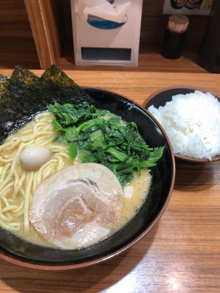 「ラーメン」@横浜家系ラーメン 壱角家 新宿5丁目店の写真
