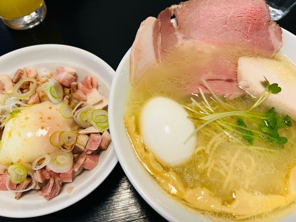 「濃厚鶏白湯そば&味玉&チャーシュー丼」@麺屋 美浪の写真