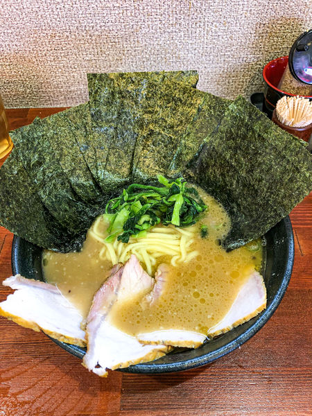 「ラーメン+スモチャー+限定ネギハーフ（TPサービスあり）」@横浜家系らーめん 天王家 寒川総本店の写真