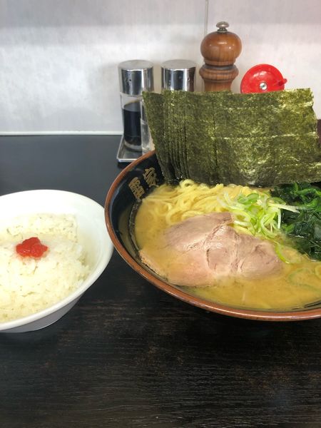 「中盛りラーメン　のり　ライス　1000円」@雷家の写真