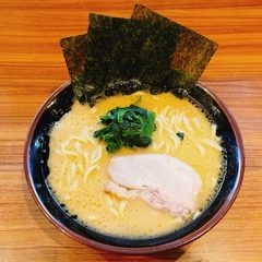 横浜家系ラーメン まくり家の画像