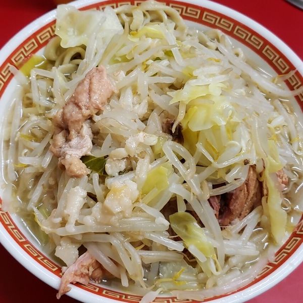 「小ラーメン豚入り（ヤサイ、ニンニク、アブラ増し） ６００円」@ラーメン二郎 目黒店の写真