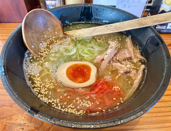 「鶏白湯の博多らーめん+味玉」@麺家 大森の写真