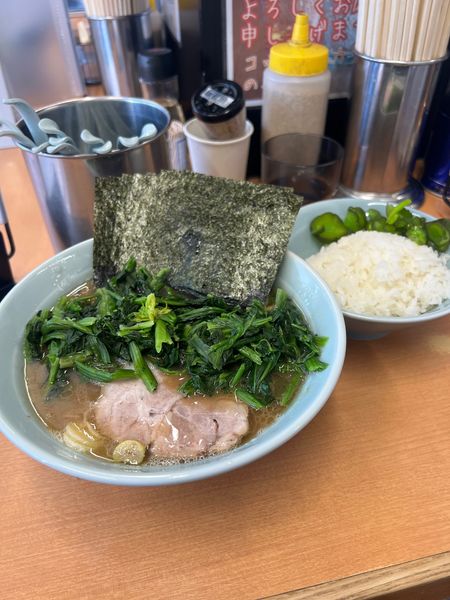 「ラーメン並650円　のり50円　ほうれん草50円」@横浜らーめん 武蔵家 綾瀬店の写真