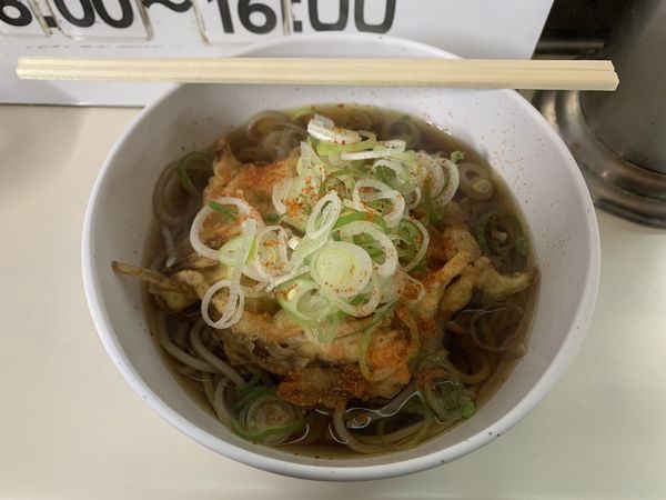 「天ぷらそば 490円」@そば処 弁菜亭 5・6番ホーム店の写真