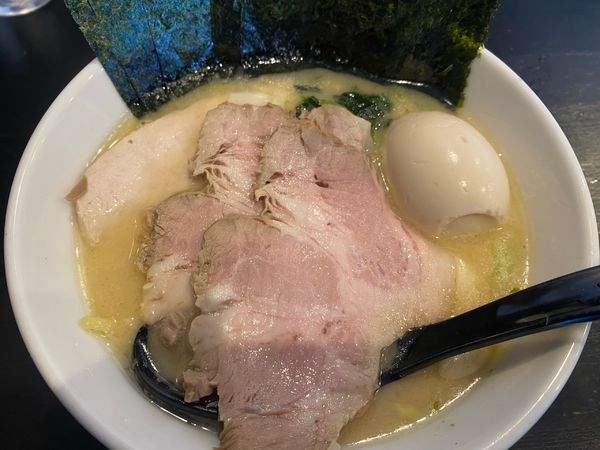 「特製西輝家ラーメン ¥980」@ラーメン西輝家 長後店の写真