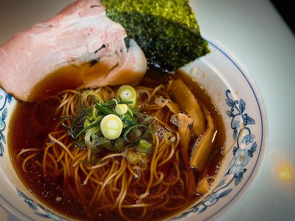 「焦がし煮干しらーめん 850円」@燵家製麺の写真