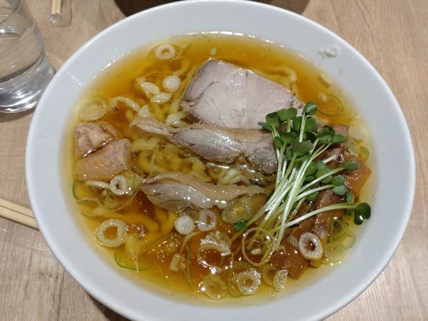 「親鶏中華そば(中太麺)」@手打 親鶏中華そば 綾川の写真
