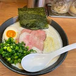 泡豚骨ラーメン しお ノーマル　890円。