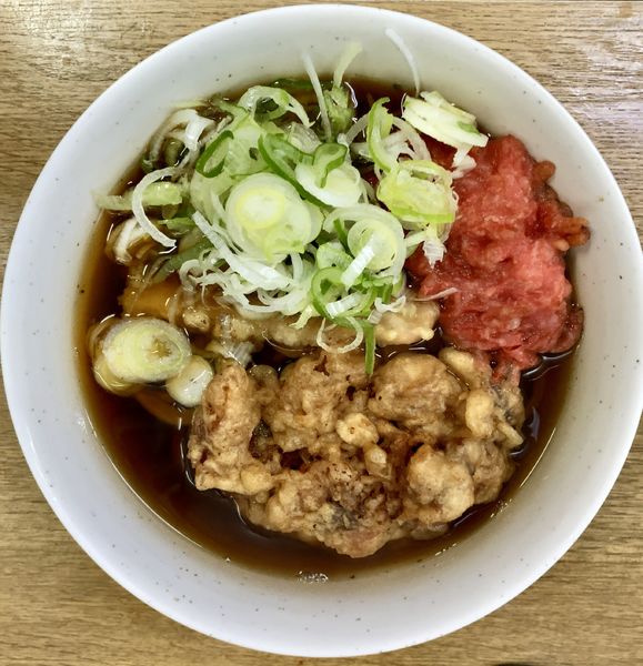 「太蕎麦普通＋ゲソ＋紅生姜半分＋ソーセージ半分」@一由そば 日暮里店の写真