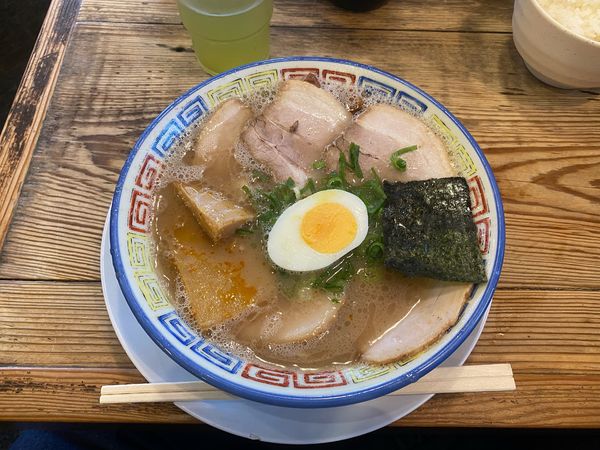 「分校チャーシューメン並」@久留米とんこつラーメン松山分校の写真