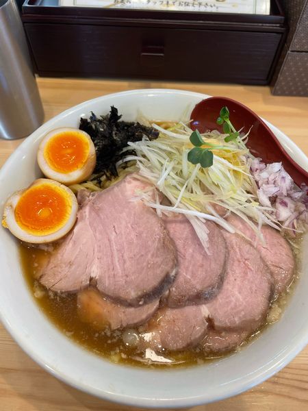 「特製背脂煮干そば（大盛＋低温チャーシュートッピング）」@背脂中華そば くろ澤 越谷店の写真