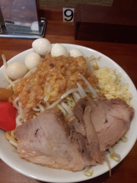 「ラーメン850円+ウズラ5個100円+豚一枚100円」@東京ぶたくらぶの写真