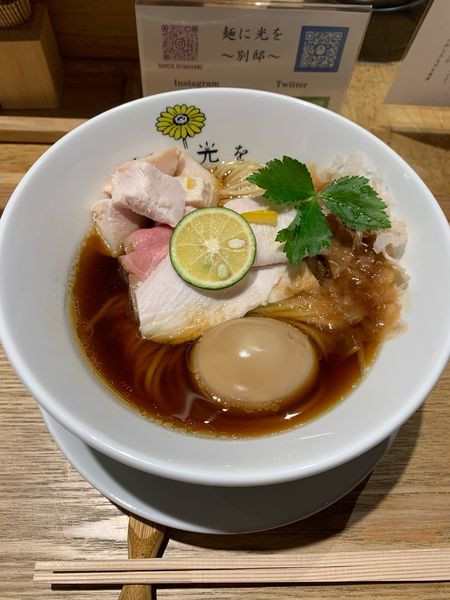 「出汁の光（特製）」@麺に光を 別邸の写真