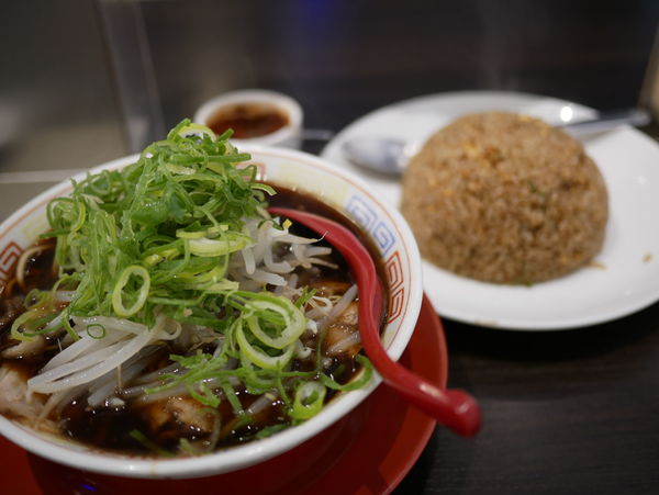 「中華そば(小)麺硬め＋焼きめし(並)」@新福菜館 秋葉原店の写真