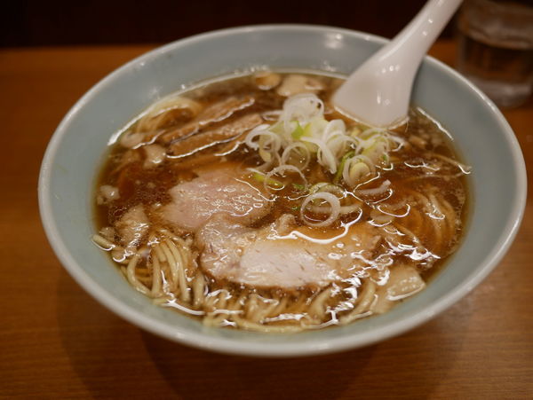 「中華そば 麺硬め＋背脂」@共楽の写真