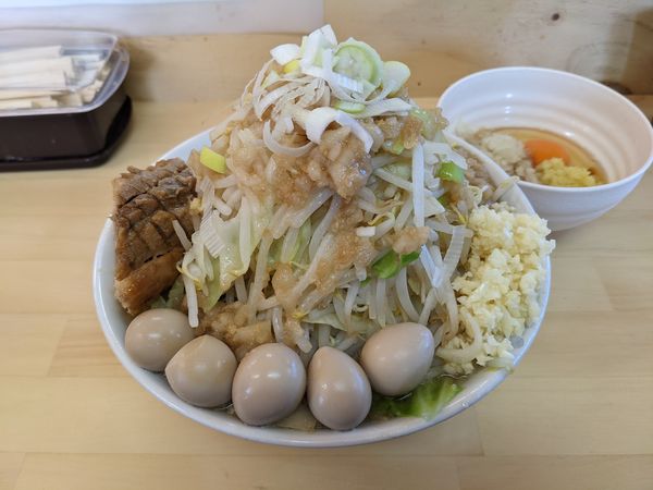 「ラーメン中（全マシ、UZURA）コッコマン」@ハイマウントMの写真