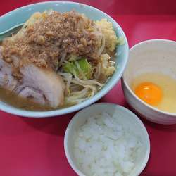 ラーメン半麺+たまねぎ(970円)