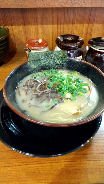 「ラーメン　ふつう　替玉ふつう」@博多長浜らーめん ぼたんの写真