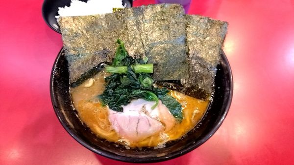 「ラーメン750円＋ライス130円」@家系総本山 ラーメン吉村家の写真