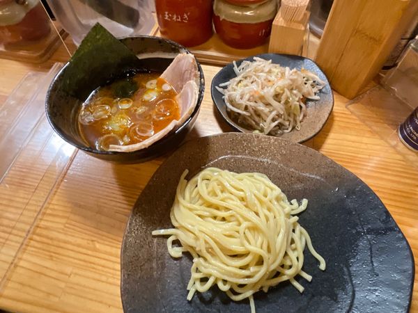 「辛味つけ麺 小盛(野菜,半チャーシュートッピング)」@つけ麺屋 やすべえ 秋葉原店の写真